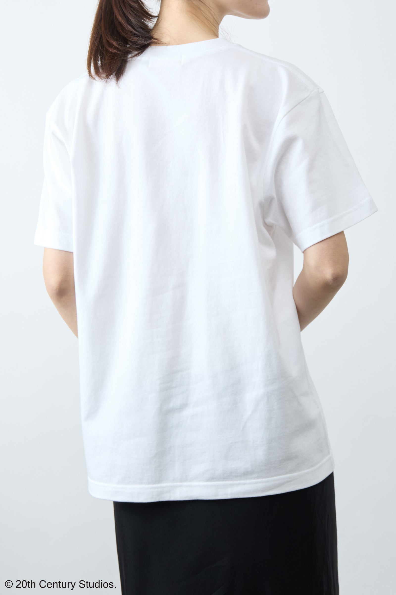 プラダを着た悪魔 ロゴプリントTシャツ（ホワイト・ブラック） | GOOD
