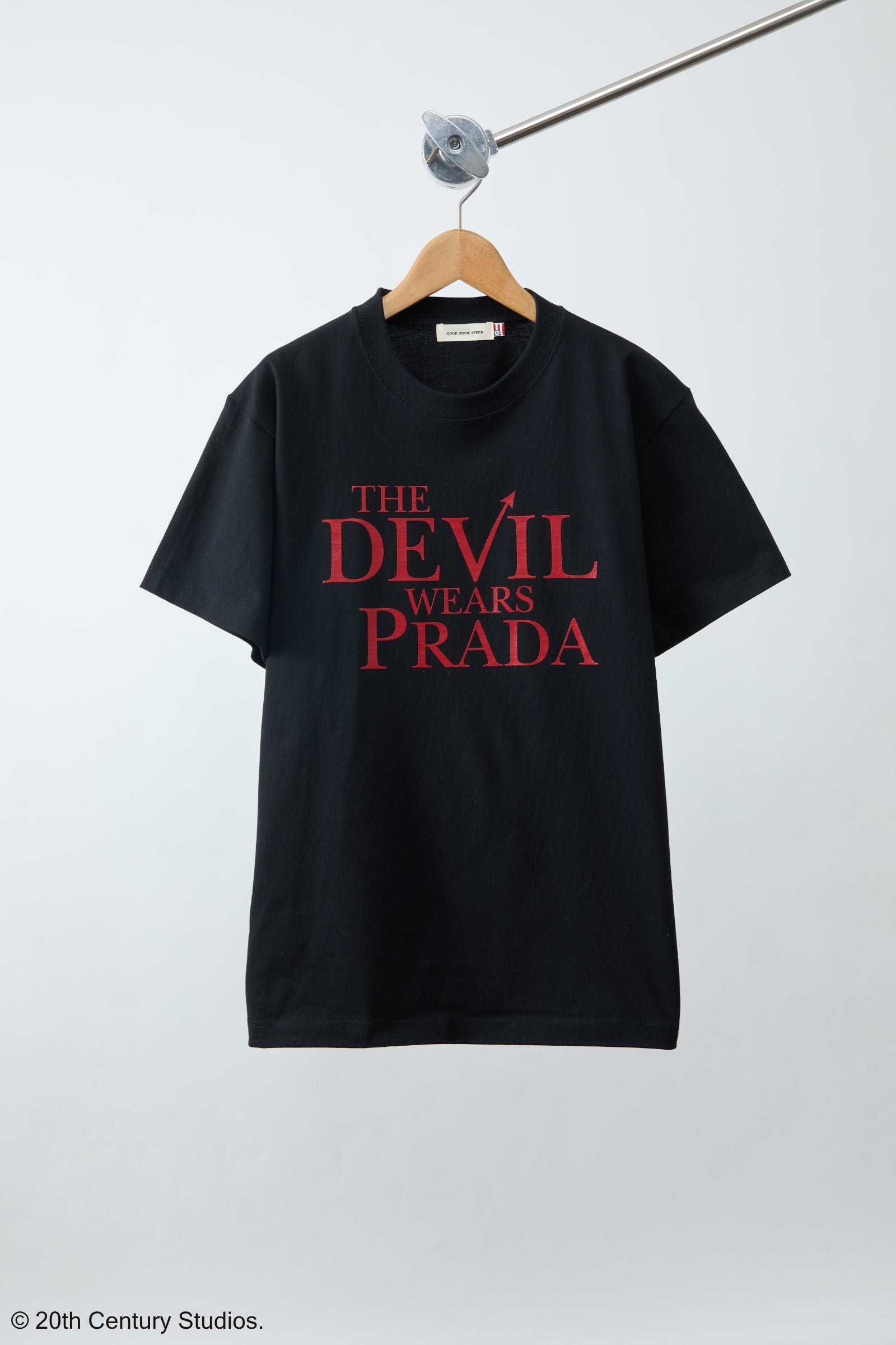 PRADA Tシャツ モデルグラフィック 黒　XL プラダ プラダを着た悪魔 ロゴプリントTシャツ（ホワイト・ブラック） | GOOD