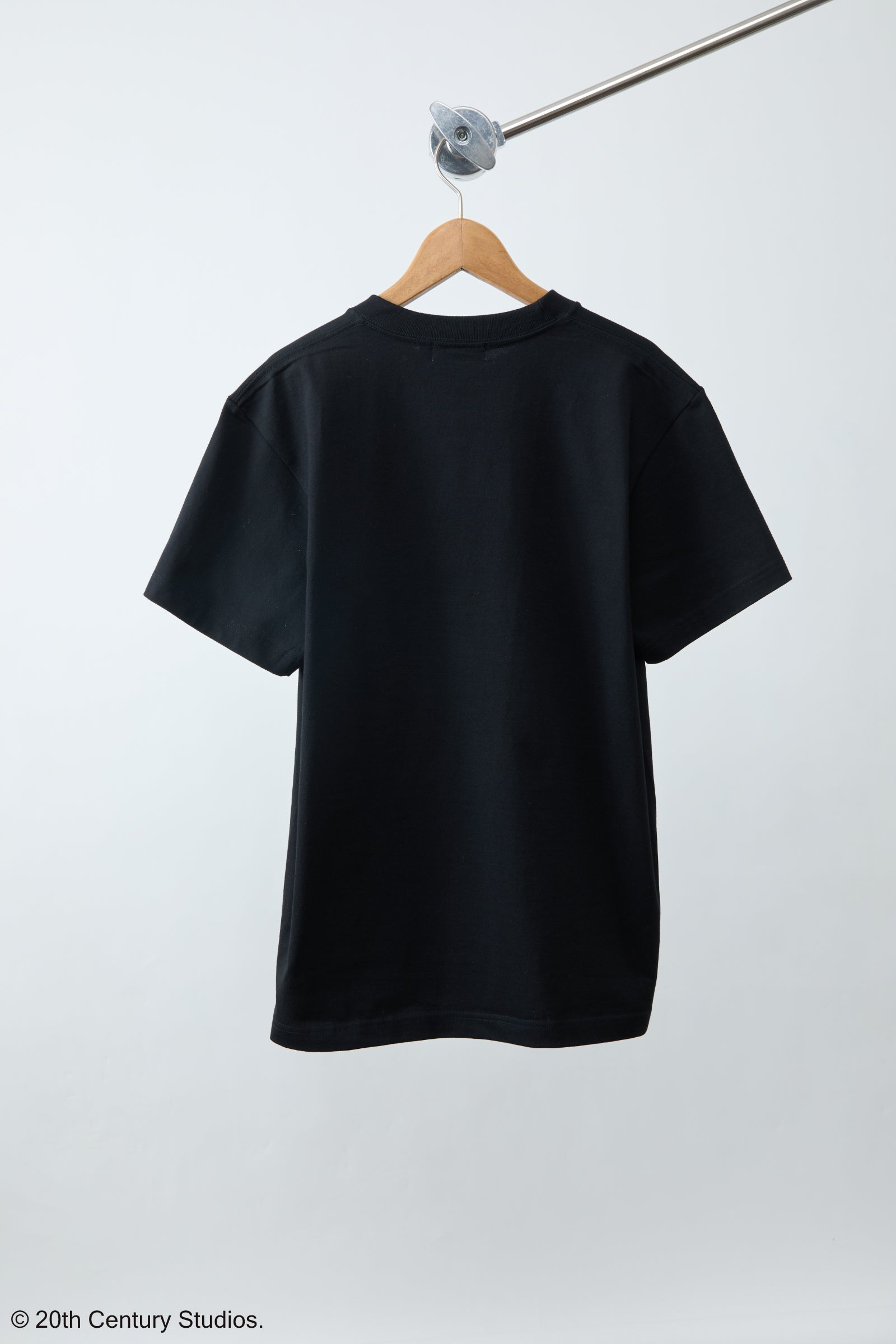プラダを着た悪魔 ロゴプリントTシャツ（ホワイト・ブラック） | GOOD