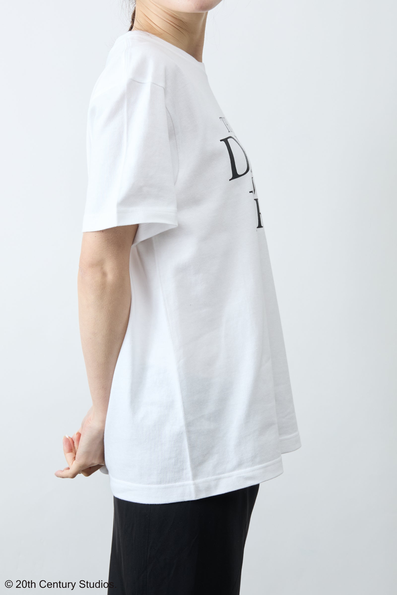 プラダを着た悪魔 ロゴプリントTシャツ（ホワイト・ブラック） | GOOD