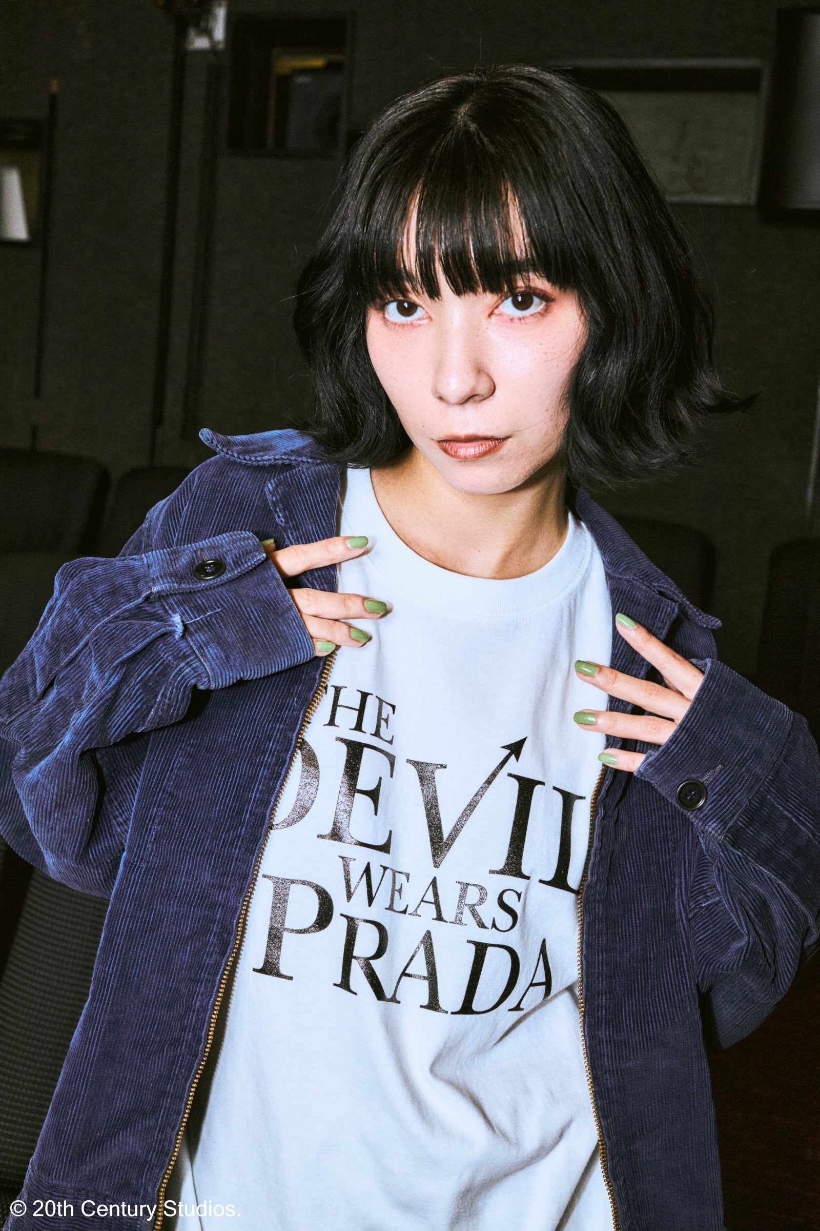 プラダを着た悪魔 ロゴプリントTシャツ（ホワイト・ブラック） | GOOD