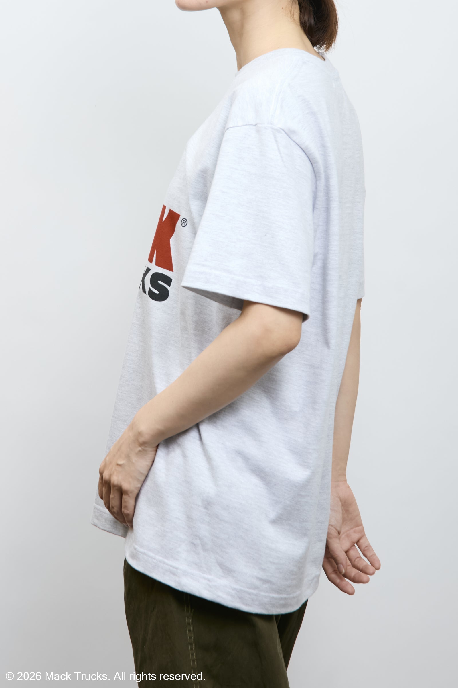 着用モデル：163cm / 着用サイズ：M