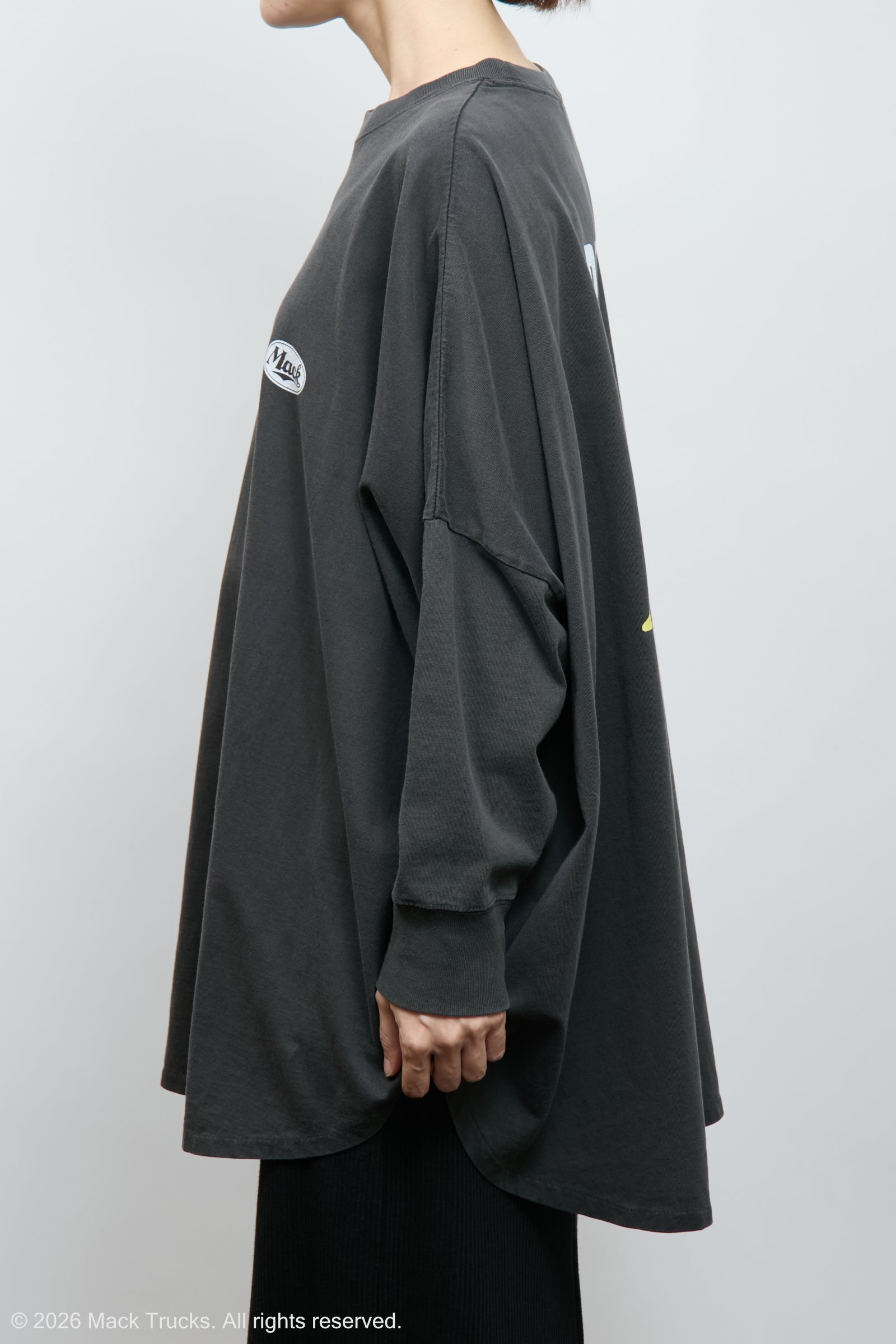 着用モデル：163cm / 着用サイズ：F