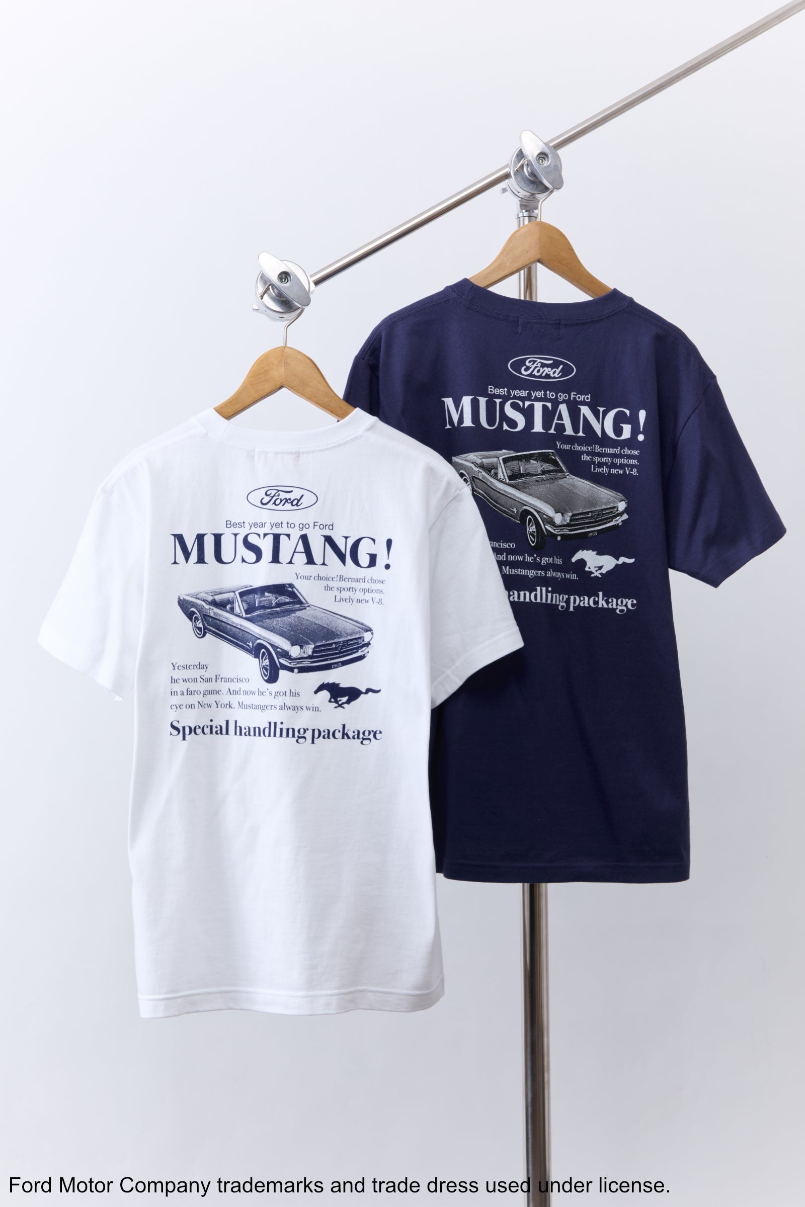 プラダを着た悪魔 ロゴプリントTシャツ（ホワイト・ブラック） | GOOD